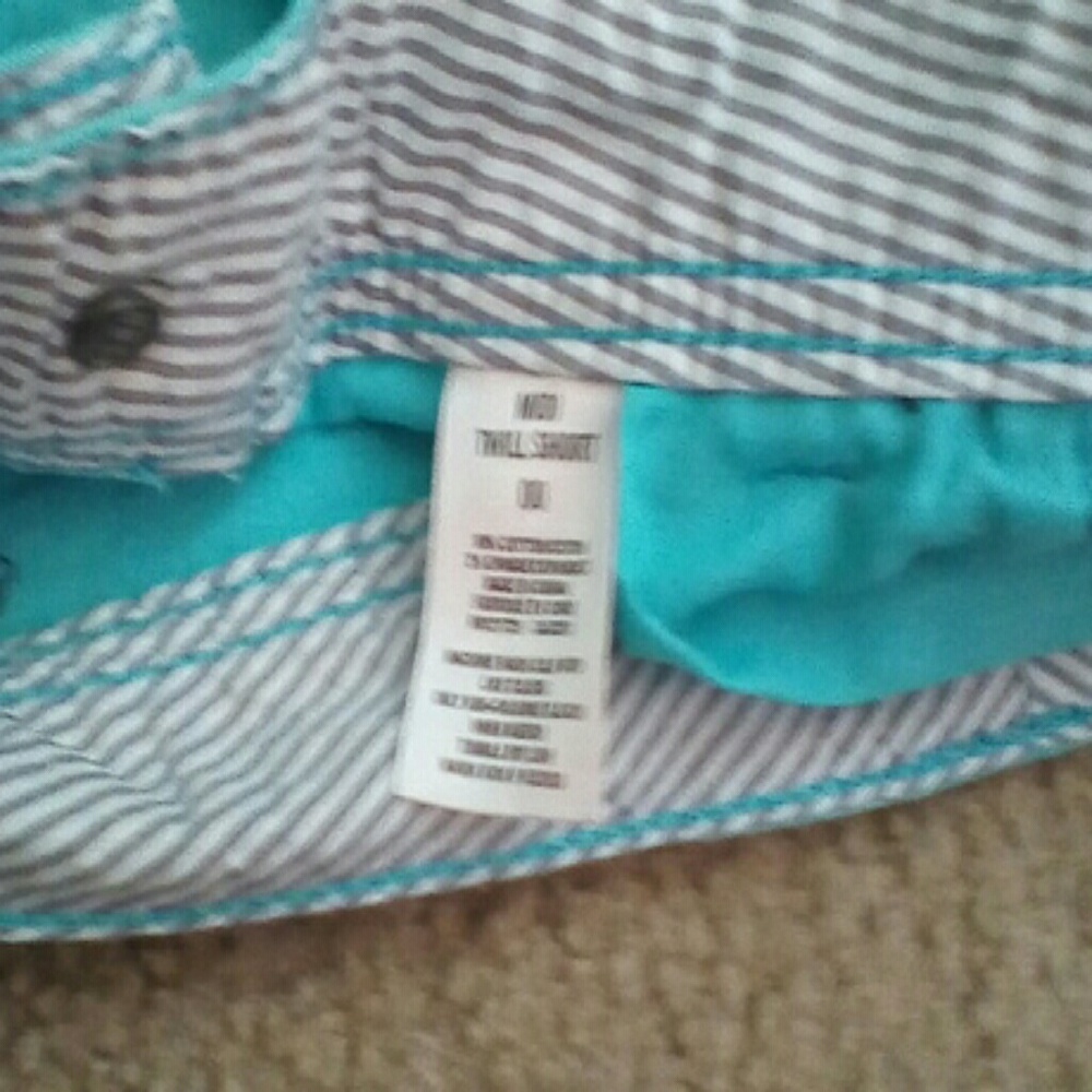 Shorts - Picture 3 of 4
